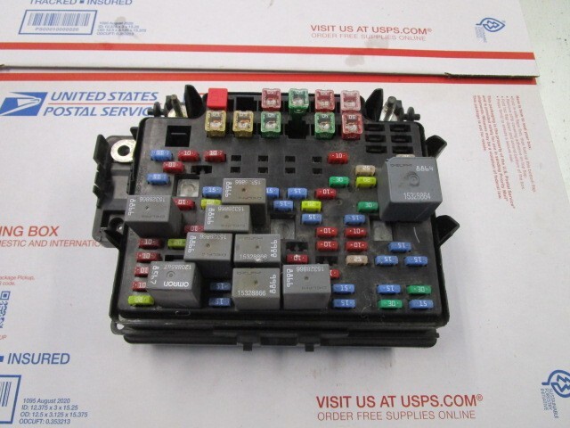 00-01-02-03-04-05-06 GMC Yukon Denali Suburban Tahoe Fuse Box # 15201930-02  OEM
