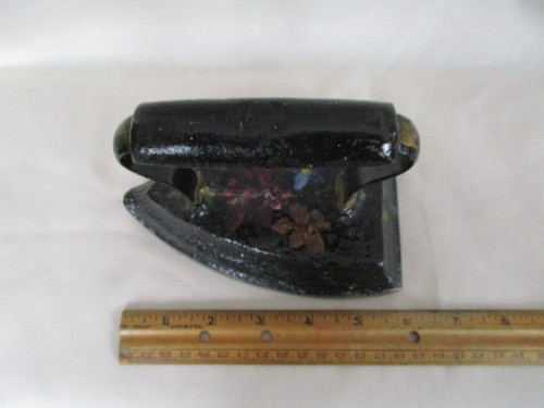 Original Hand Painted Antique Cast Iron Flatiron - Picture 5 of 6
