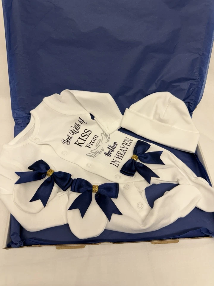 Baby Schlafanzug Mütze Handschuhe Box Set personalisiert jede Person geschickt Kuss Neugeborene