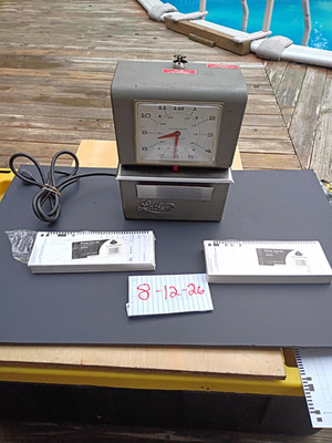 Lathem 4076 Traditional Punch Time Clock w/ Keys & Time Cards, 4000 Series