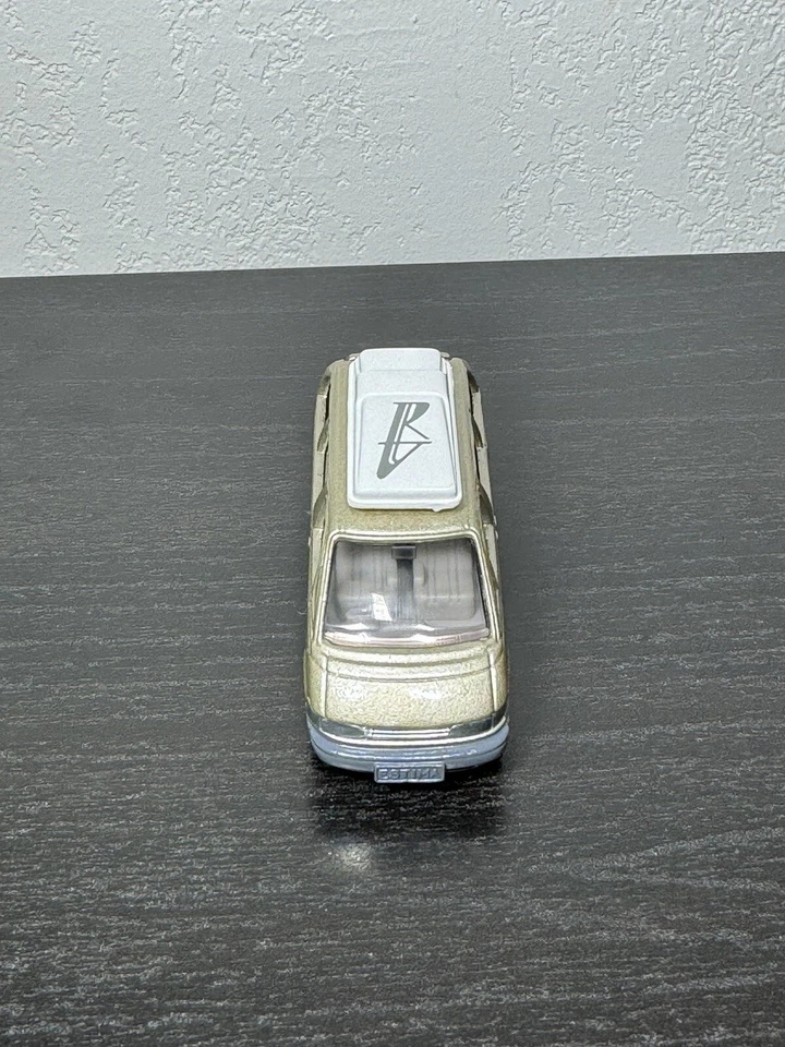 Vendedor dos EUA Tomica Tomy No. 99 Toyota Estima Previa com caixa de teto RV Box Set Edition - Imagem 3 de 4