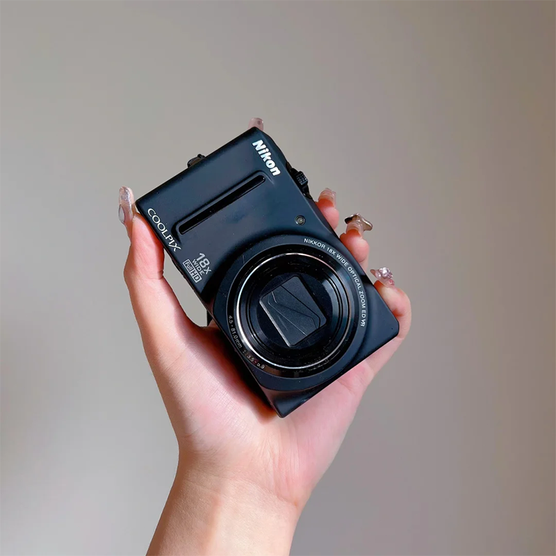 Nikon COOLPIX S9100 12.1 MP CMOS Digital Camera 18x Wide Zoom