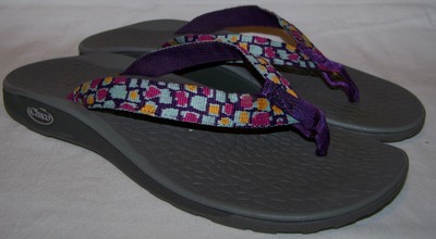 women's chaco flip flops size 9