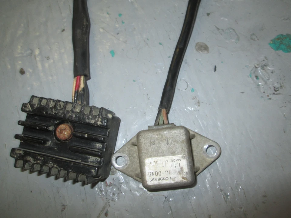 Yamaha  1978 - 1982 XS400 rectifier 1L9-81970-60-00 regulator  / 2L0-81910-50-00 - Image 2 of 4