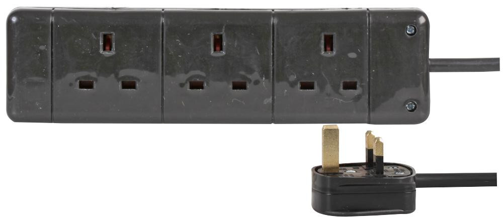 Dynatex 3-Gang Extension Lead With 0.5M Cable – UK Mains Plug, 240V, Fused