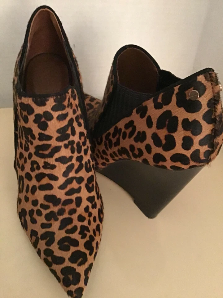 Botas wedge femininas Rachel Roy estampa animal Alexx EUA 6,5 Euro 37 - Imagem 2 de 4