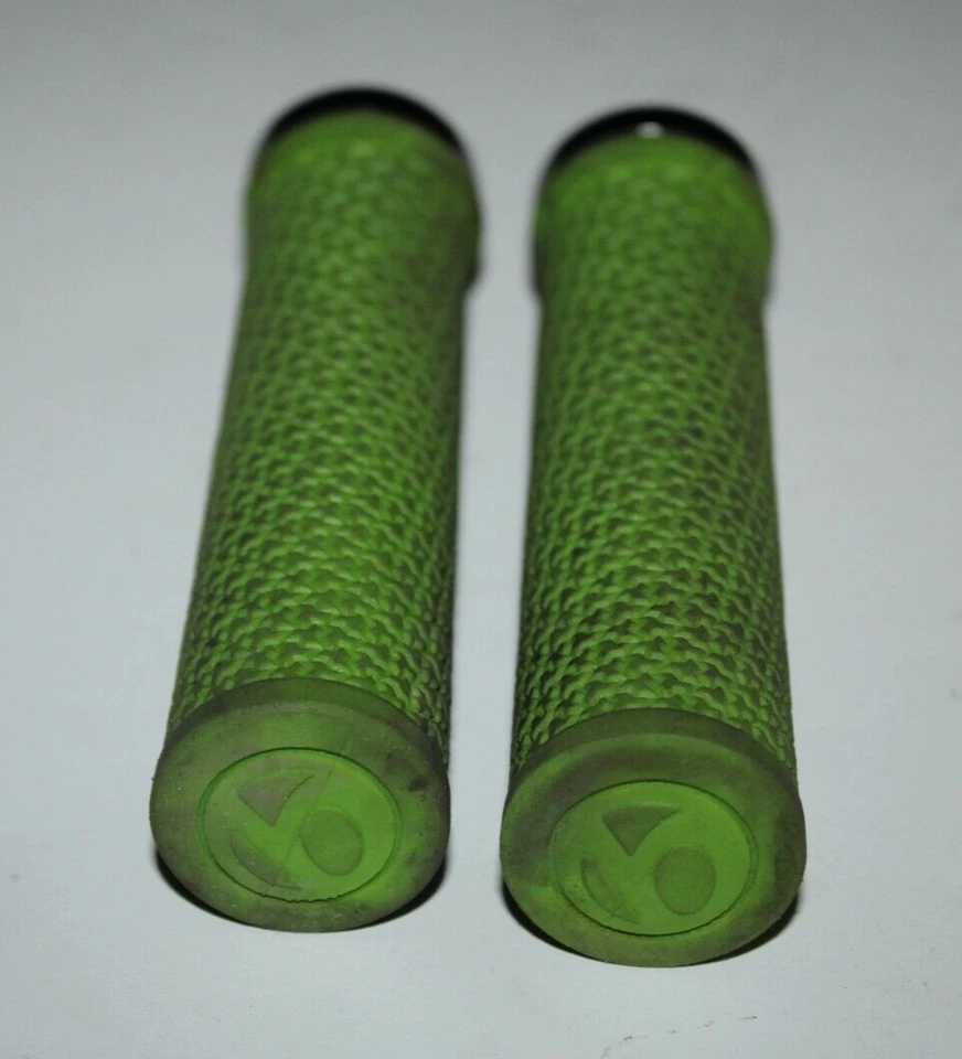 Bontrager Bicycle Handlebar Grips 22.2mm Rubber Green BMX Hybrid MTB USA Ship - Image 4 of 4