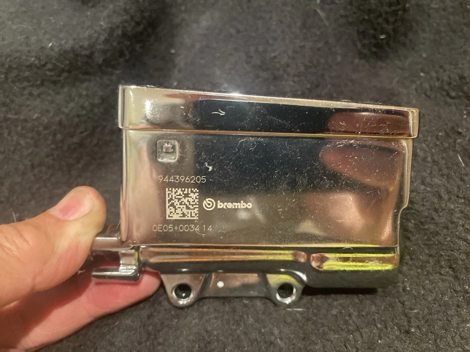 Maestro freno trasero bmw r18. - Primera edición - 1700 millas usado. Foto 3 de 3