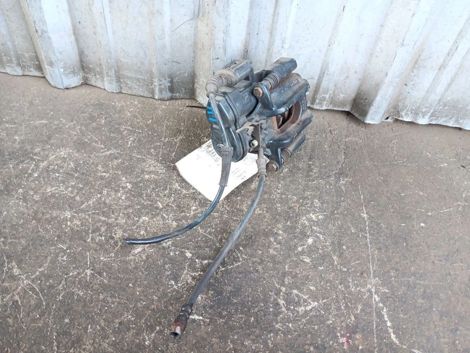 Pinza trasera izquierda conductor negra compatible con 14-17 19 BMW i8 34216870631 Foto 2 de 4