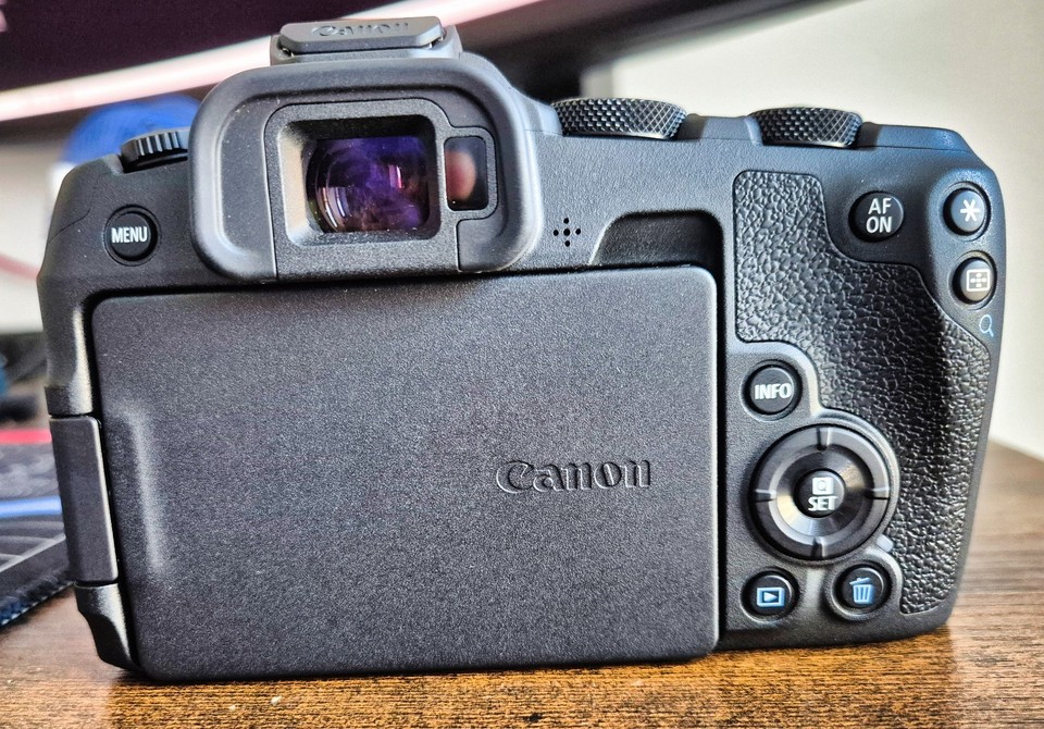 Canon EOS R8 Mirrorless Camera – Excellent Condition, Low Shutter Count ...