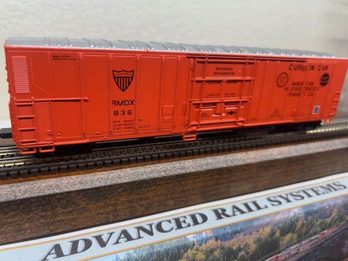 N&W - AMERICAN REFRIDGERATOR TRANSIT CUSHION CAR HO Scale -"MECH REEFER" DISPLAY - Picture 3 of 4