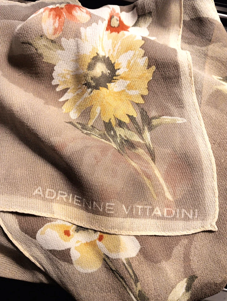 Bufanda flores Adrienne Vittadini vintage topo 100 % seda enrollada a mano 11" x 50" Foto 2 de 4