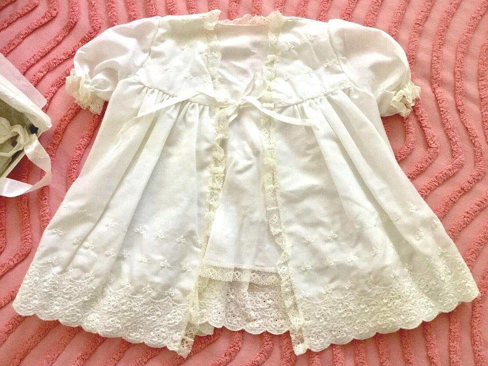 DE COLECCIÓN MADONNA HADDAD 5 PIEZAS BEBÉ NIÑA TRAJE DE BAUTIZO EN CAJA CON RECIBO COMO NUEVO Foto 3 de 4