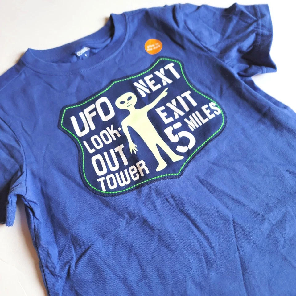 Camiseta Gymboree Boys 6 Favoritos de Todos los Días UFO Lookout Nueva con Etiquetas Azul Brillante en la Oscuridad Foto 2 de 2
