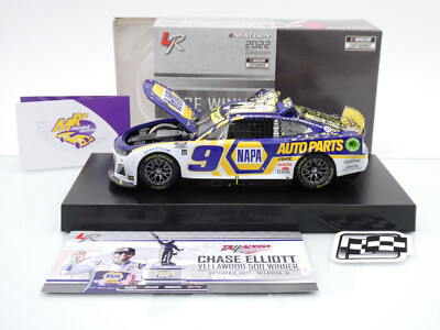 Lionel Racing WX92223NAPCLJ # Chevrolet NASCAR 2022 Chase Elliott NAPA Win 1:24