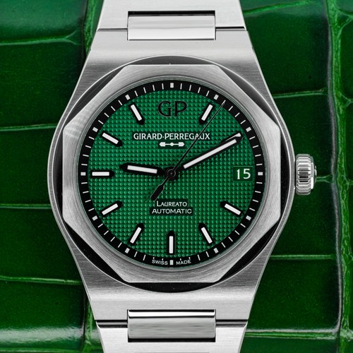 2023 Girard Perregaux Laureato Steel 42mm 81010 Green “Clous de Paris” Dial B+P