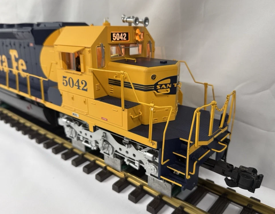 USA Trains R22301 SD40-2 Diesel Locomotive Santa Fe #5042 Phoenix Sound G Scale - Image 2 of 4