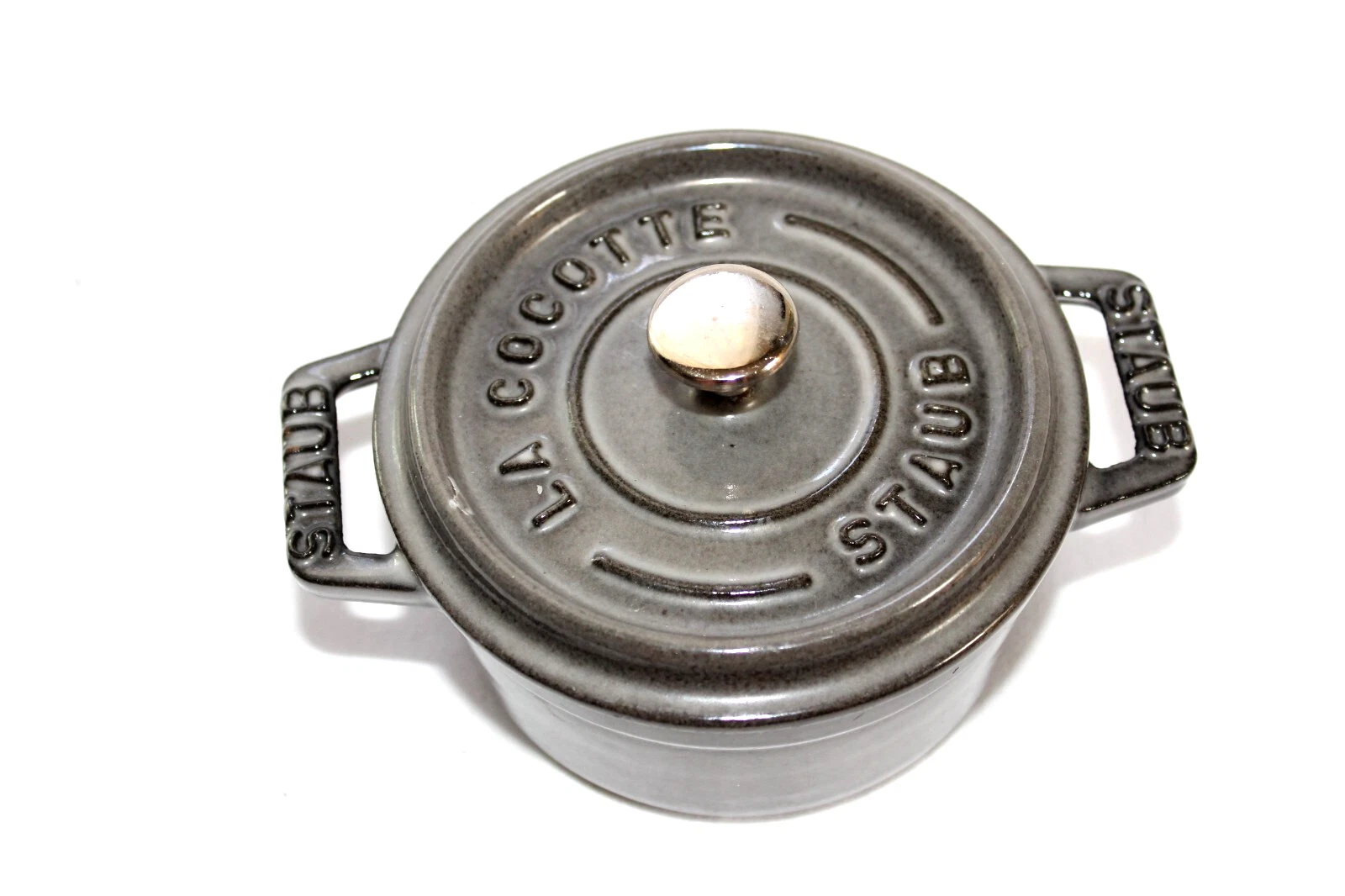 Cast Iron .25-Qt Mini round Cocotte lid Graphite Grey Made in France dutch oven
Opens in a new windo