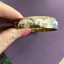 C. WONDER GOLD TONE EQUISTRIAN BANGLE BRACELET W/ WHITE ENAMEL RUNNING HORSES