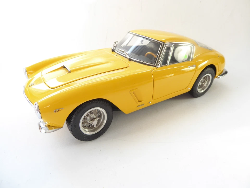 CMC M-054 -  Ferrari 250 GT Berlinetta Passo Sportwagen gelb 1961 OVP 1:18 #0525 - Bild 3 von 4