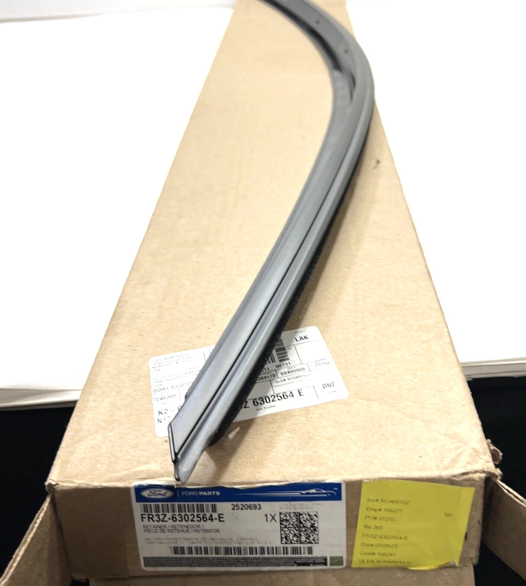 New OEM Genuine Ford Right Window Weather strip Retainer Roof Trim 