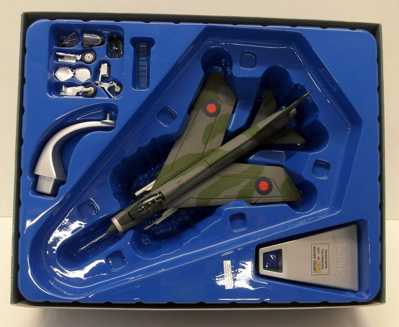 Corgi 1/72 AA32307 BAC Lightning F.3 XP750 RAF Binbrook 1977 - Image 3 of 4