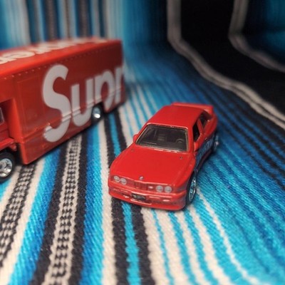 Supreme x Hot Wheels 1:64 BMW M3 1992 Fleet Flyer Team Transport