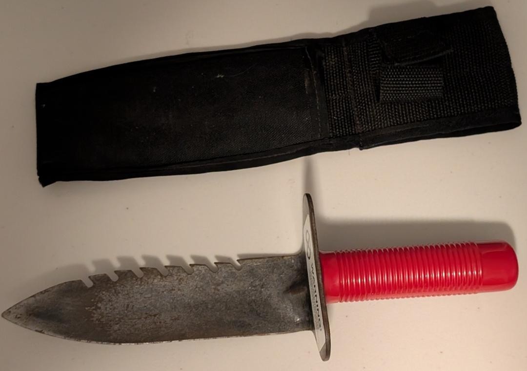 Lesche Digging Tool & Sod Cutter Ride Side Serrated Blade with Free Sheath