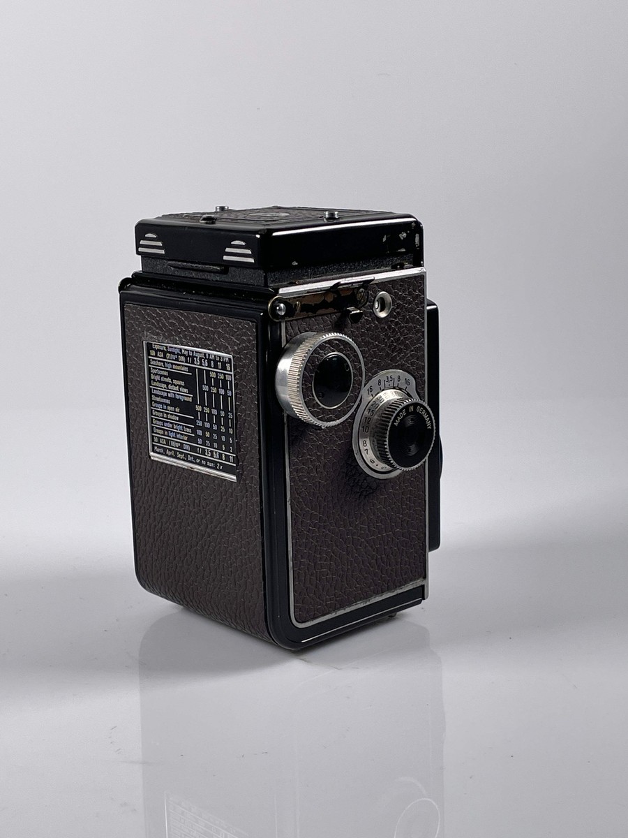 Rolleicord III Schneider Xenar 75mm f3.5 Medium Format Rolleicord III Schneider Xenar 75mm f3.5 Medium Format