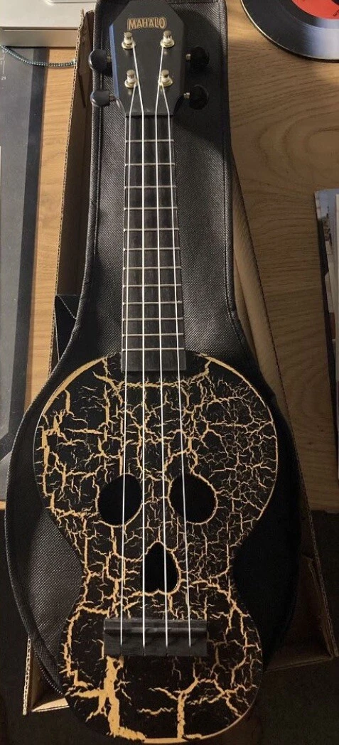 Mahalo skull ukulele deals