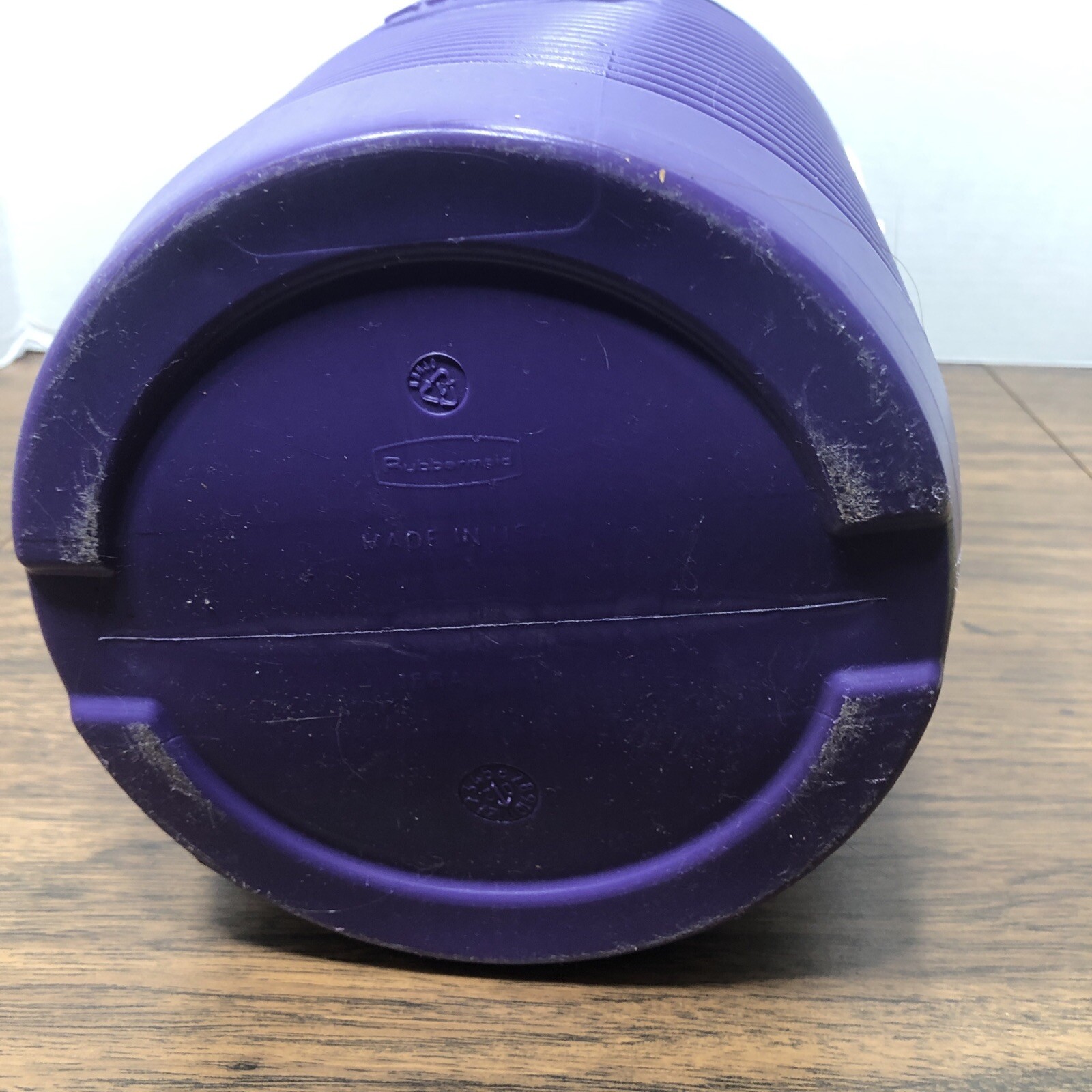 Genuine Rubbermaid Plastic 1 Gallon Outdoor Water Jug Cooler *RARE PURPLE* 156A
