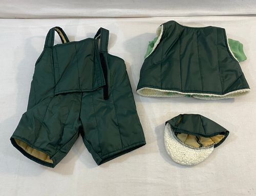 Paket 4 Teddy Ruxpin Outfits mit Zubehör Schuhe & Mützen (zeigt Gebrauch) - Bild 10 von 17