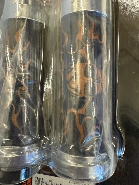 Заказные хромированные ручки 78068 с черепом и кожей для руля Harley 1973-Up 1 дюйм - Изображение 4 из 4