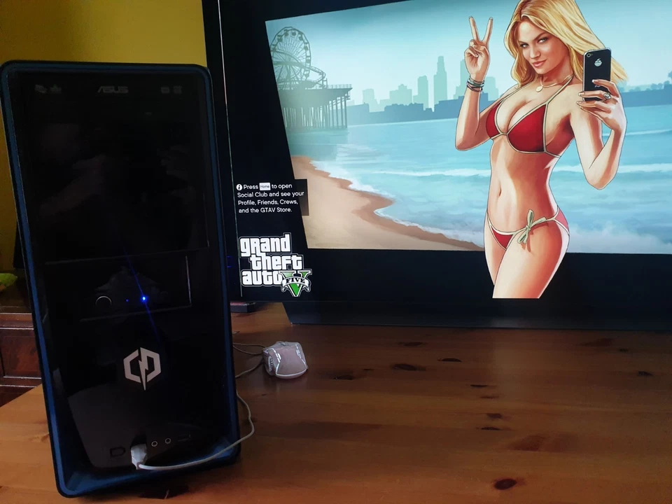 Gaming desktop,AMD FX 4300, 1TB, Radeon R9 200, 12gb + GTA V, GTA Trilogy, Metro - Image 3 of 4