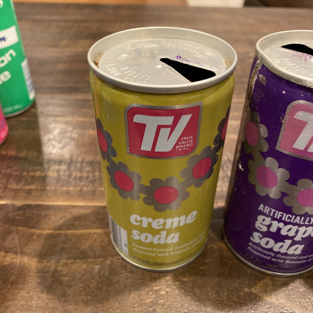 3 1970s soda cans TV True Value brand creme grape lemon lime