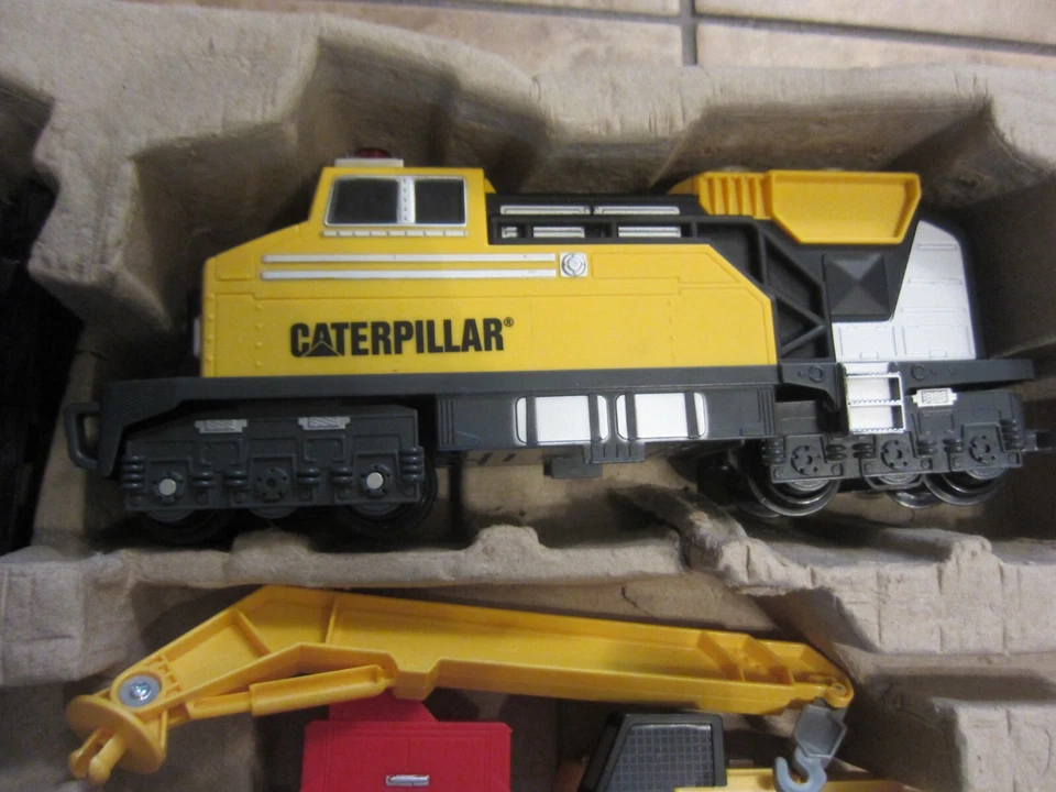 CAT Caterpillar Construction Express Toy Train Set Battery Powered Motorized - Image 3 of 4