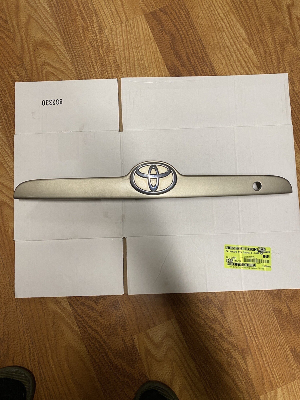 2003 2008 Toyota Corolla Rear Trunk Lid Garnish Molding Trim w