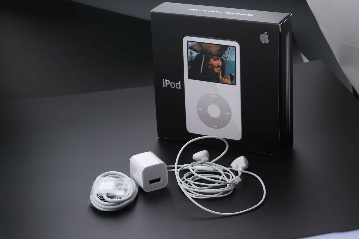 Apple iPod Classic 5th Generation Enhanced 80 GB - White for sale
