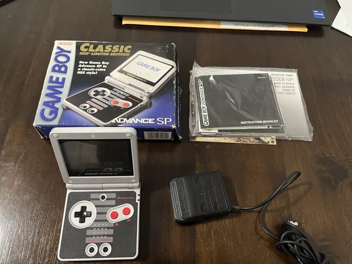 【極美品】 任天堂 ゲームボーイアドバンスSP 北米版 NES 本体 希少品 極美品】 任天堂 ゲームボーイアドバンスSP 北米版 NES 本体