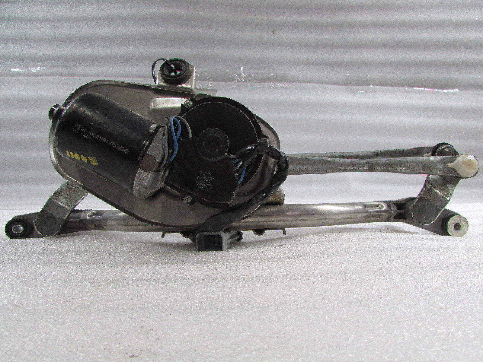 Maserati Quattroporte, Windshield Wiper Transmission w/ Motor, Used P/N 68468000