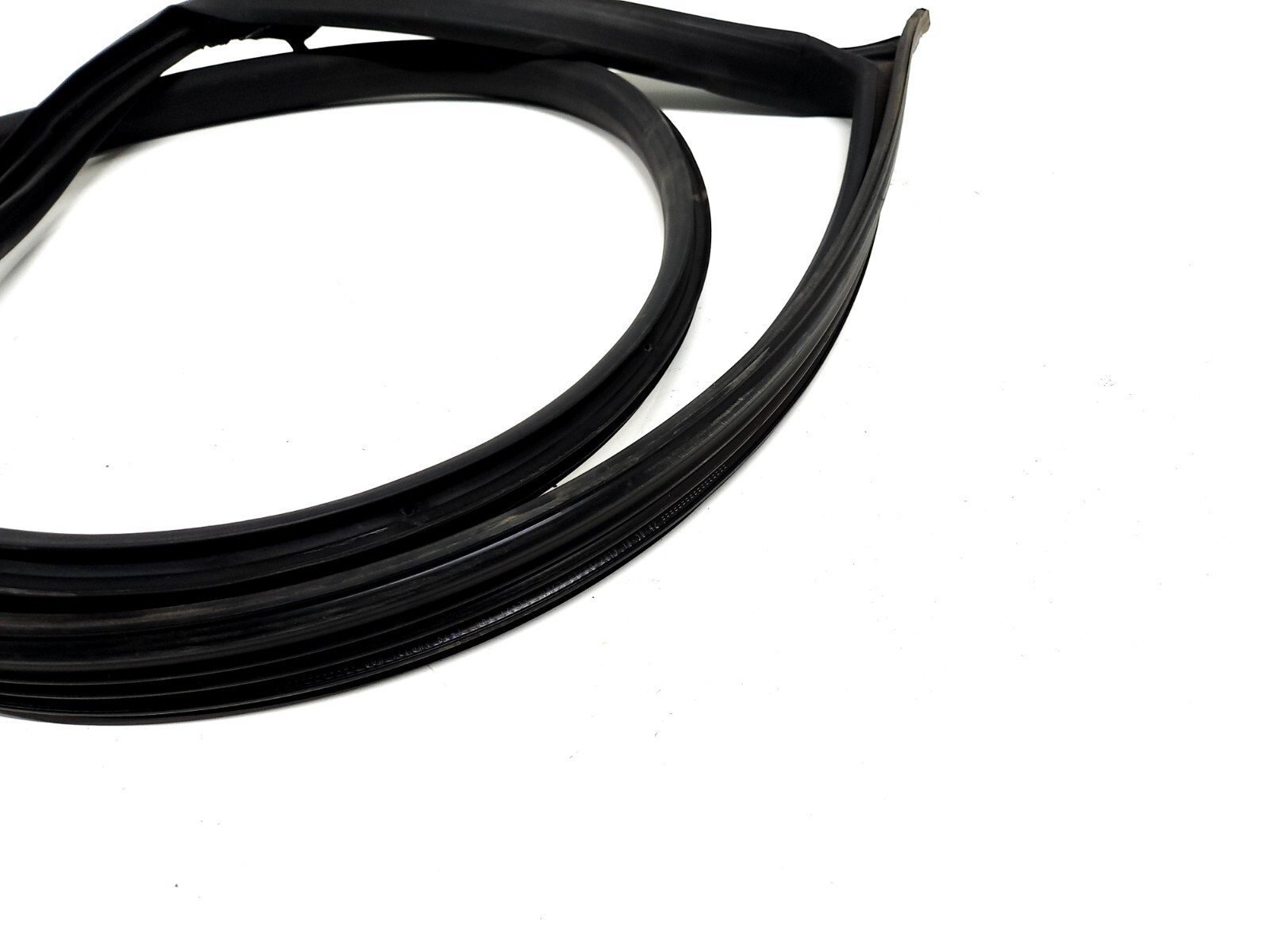⭐ 14-20 Maserati Ghibli Quatt Front Right Door Body Weatherstrip Gasket Seal Oem