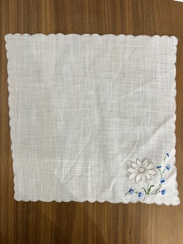 Vtg White Fine Handkerchief Appliquéd Daisy Embroidered Forget Me Not 10” square - Picture 9 of 12