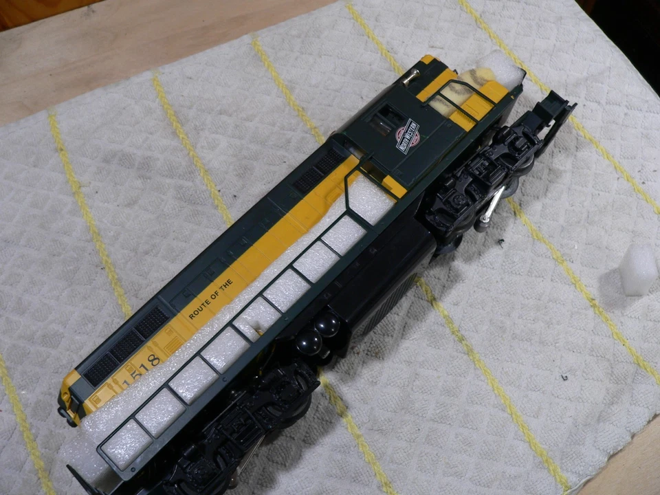 Lionel O-gauge 6-28517, GP-7 locomotive, C&NW, Railsounds,  TESTED - Image 3 of 4