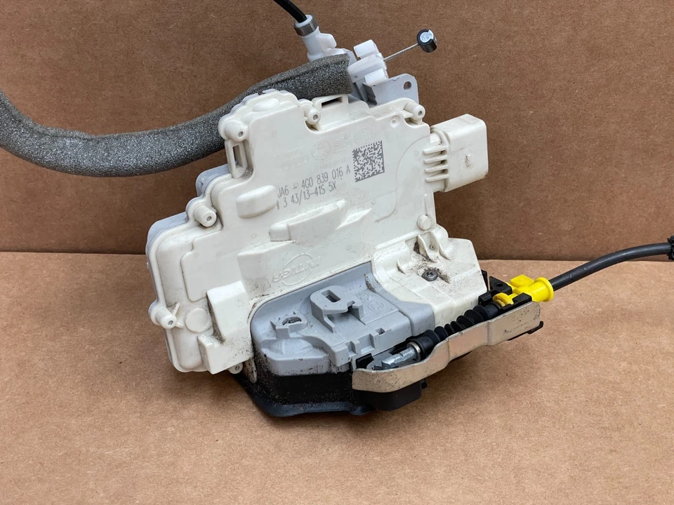 12 13 14 15 Actuador de cierre de puerta de pasajero trasero derecho Audi S7 1605 OEM Foto 2 de 4