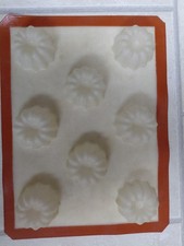 SILPAT MINI BUNDT CAKE PAN / FLEXIBLE BAKING SHEET, 8 MOULDS