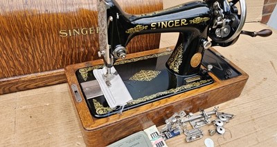 Singer 99 Handkurbel Vintage Nähmaschine mit Zubehör
