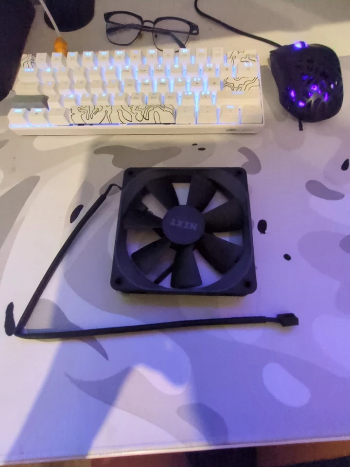 BLACK NZXT COOLING FAN.pc never used  - Image 4 of 4