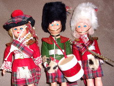 VINTAGE 3 CELLULOID PLAID SCOTTISH MUSICIAN DOLLS BAG PIPES DRUM HORN 7" 30s 40s