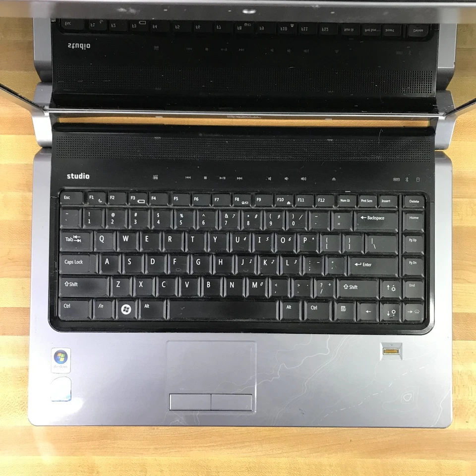 Laptop retro para juegos Dell Studio 1535 Core 2 2,00 GHz 3 GB de RAM (Windows Vista) Foto 4 de 4