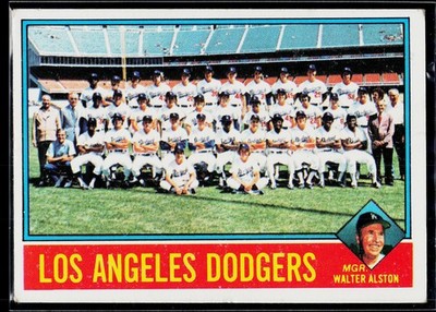 1976 Topps #46 Los Angeles Dodgers / Walter Alston TC, MGR, CL